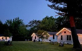 Drop Anchor Cottages And Lake House